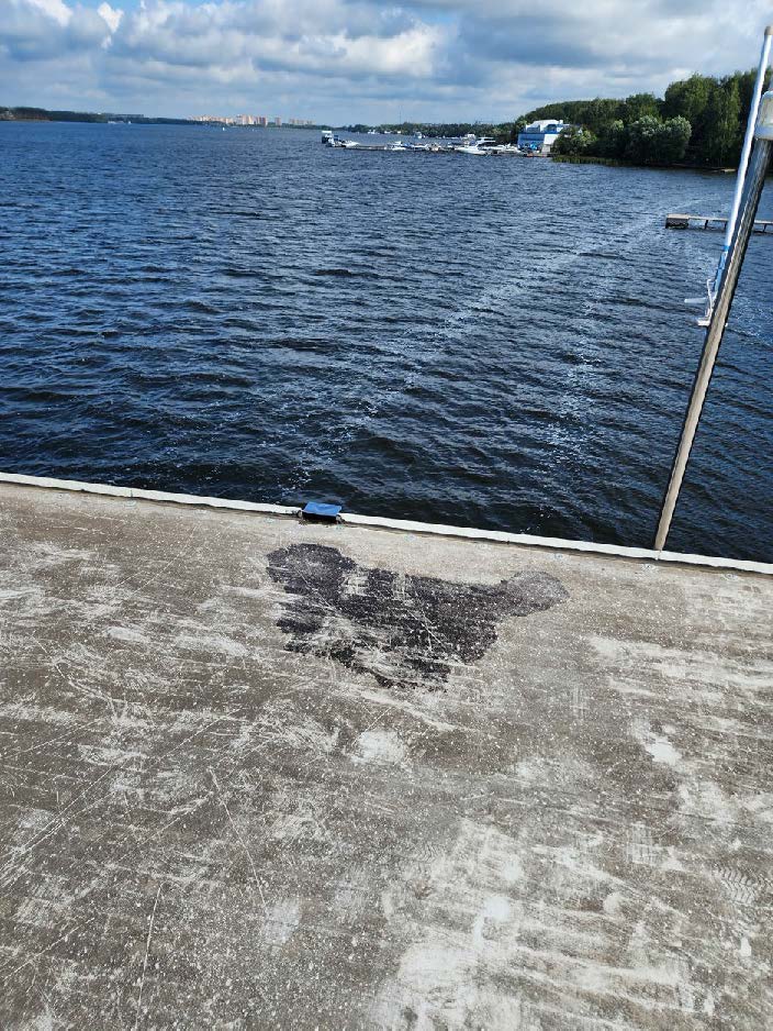 Вода застаивается на кровле Хаусбота